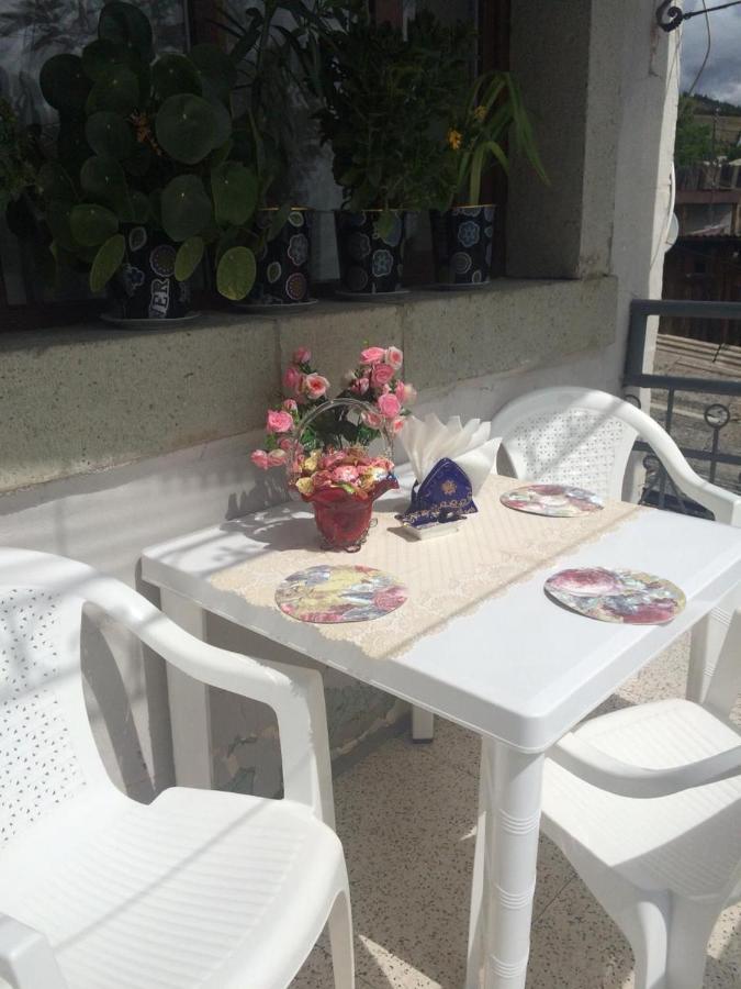 Hotel Julia Akhaltsikhe ภายนอก รูปภาพ