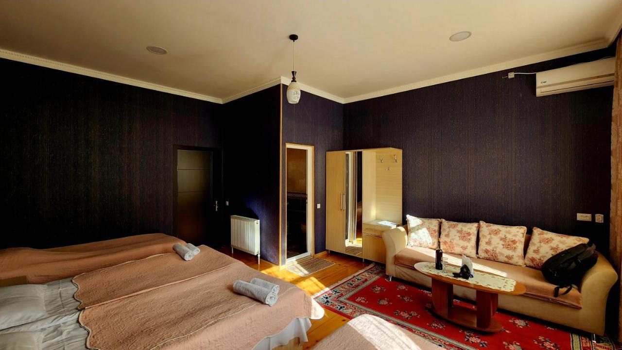 Hotel Julia Akhaltsikhe ภายนอก รูปภาพ